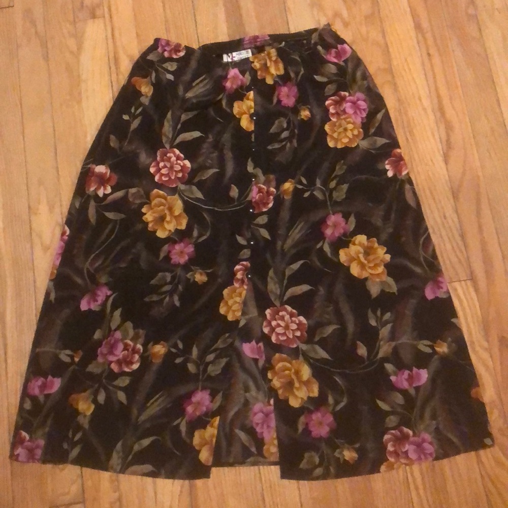 Floral patterned skirt